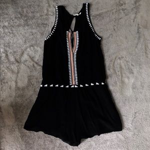 Stiching detailed romper